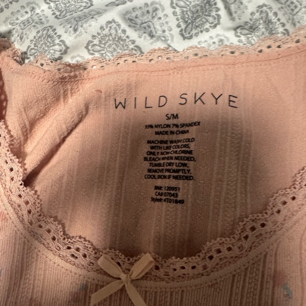 Wild Skye Ribbed Fitted Tee Size Small - Picture 2 of 4